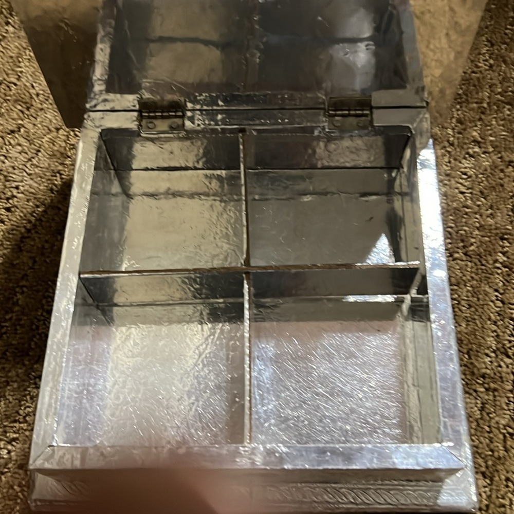 Jewelry box - Picture 3 of 3